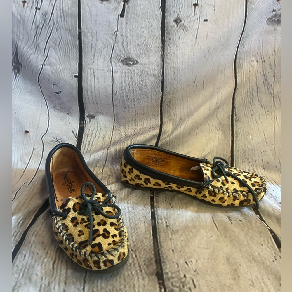 Minnetonka Women’s Authentic Cow Hair Leopard‎ Print Moccasins Size 5.5 GUC